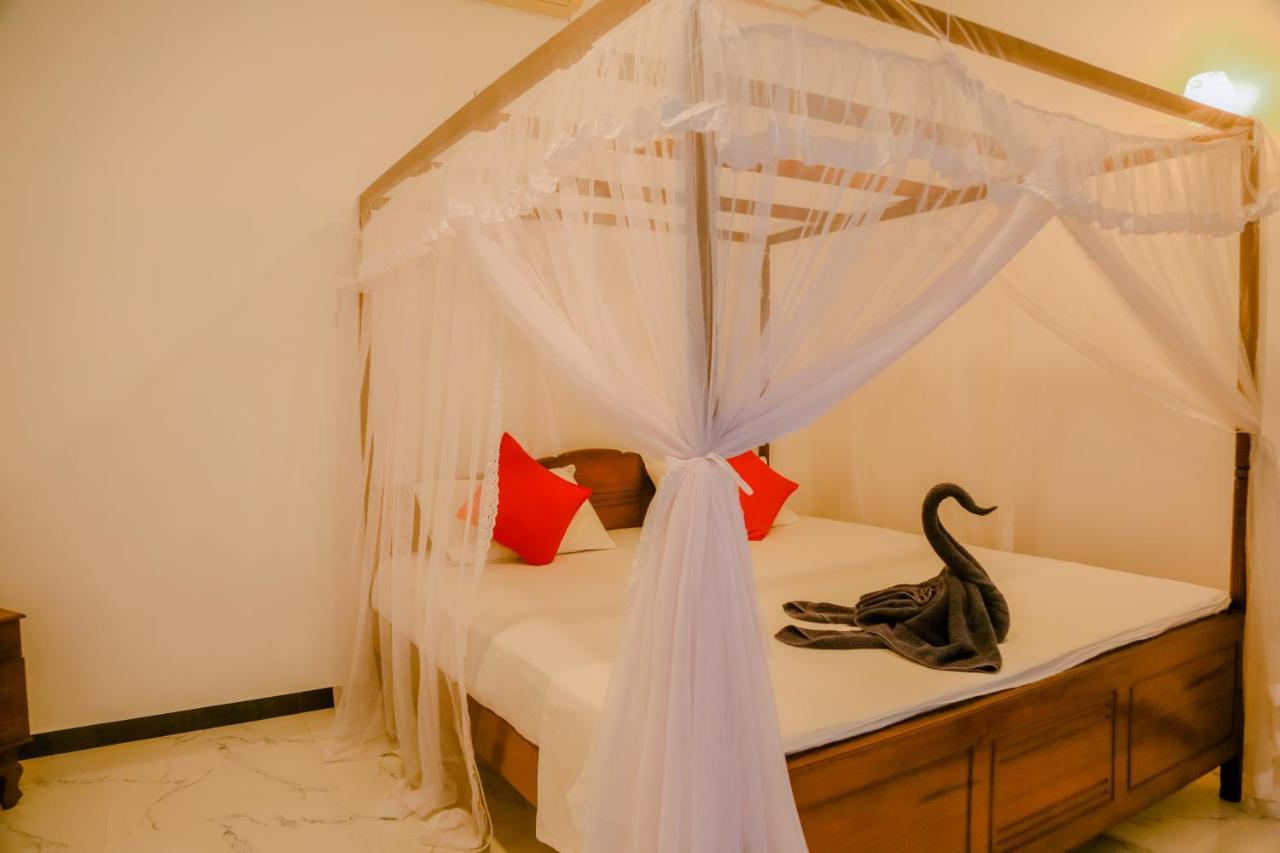 Sajana Ocean Hill Bed & Breakfast Mirissa Exterior foto